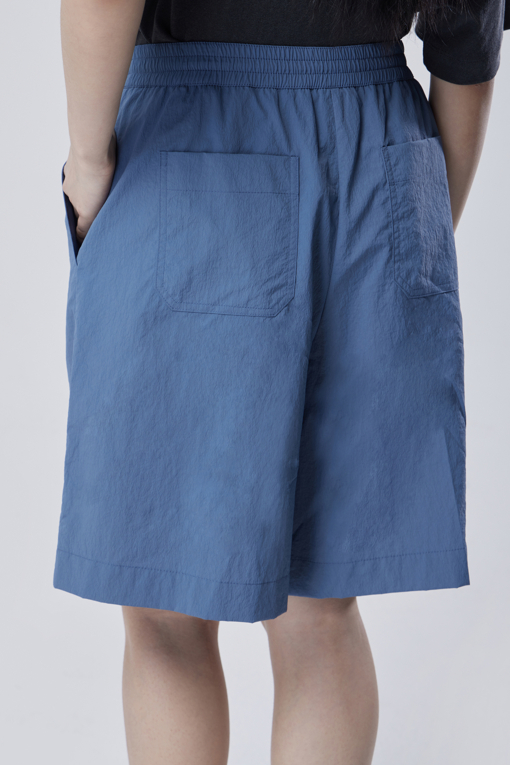 https://img.benettonmall.com/PARTS/KB/26S/BAPT57631BL_MB_D4.jpg