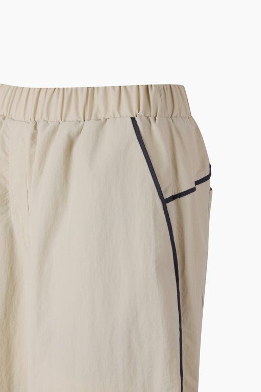 https://img.benettonmall.com/PARTS/KB/26S/BAPT59631BE_MB_D3.jpg