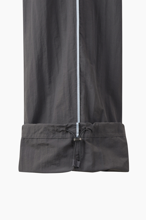 https://img.benettonmall.com/PARTS/KB/26S/BAPT59631DG_MB_D5.jpg