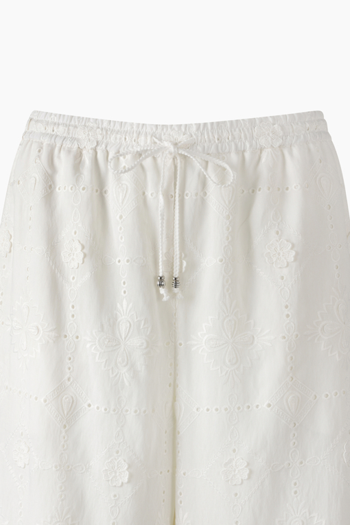 https://img.benettonmall.com/PARTS/KB/26S/BAPT70631IV_MB_D2.jpg