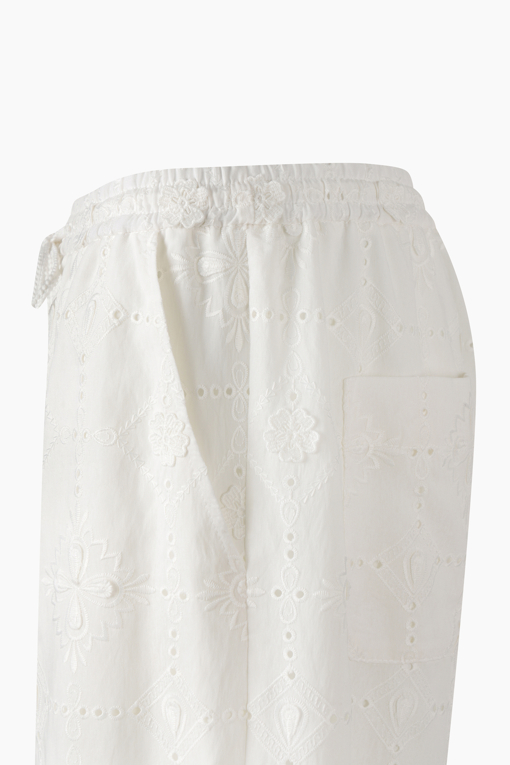 https://img.benettonmall.com/PARTS/KB/26S/BAPT70631IV_MB_D3.jpg