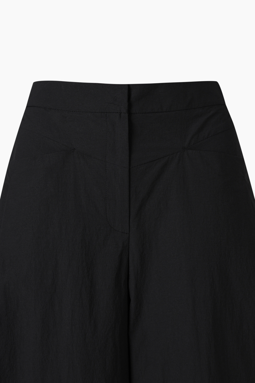 https://img.benettonmall.com/PARTS/KB/26S/BAPT96631BK_MB_D2.jpg