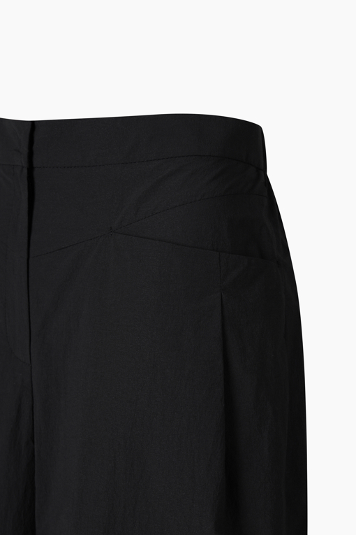 https://img.benettonmall.com/PARTS/KB/26S/BAPT96631BK_MB_D3.jpg