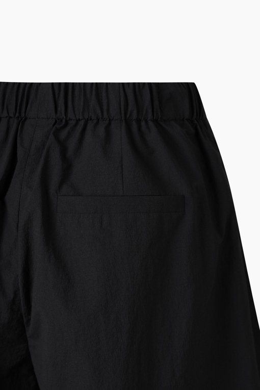 https://img.benettonmall.com/PARTS/KB/26S/BAPT96631BK_MB_D4.jpg