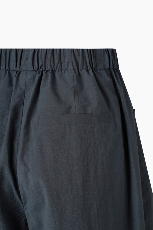 https://img.benettonmall.com/PARTS/KB/26S/BAPT96631DG_MB_D4.jpg