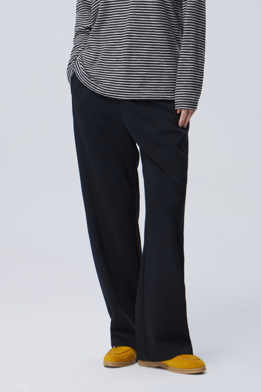 https://img.benettonmall.com/PARTS/KB/26S/BAPTE1611BK_MB_D0.jpg