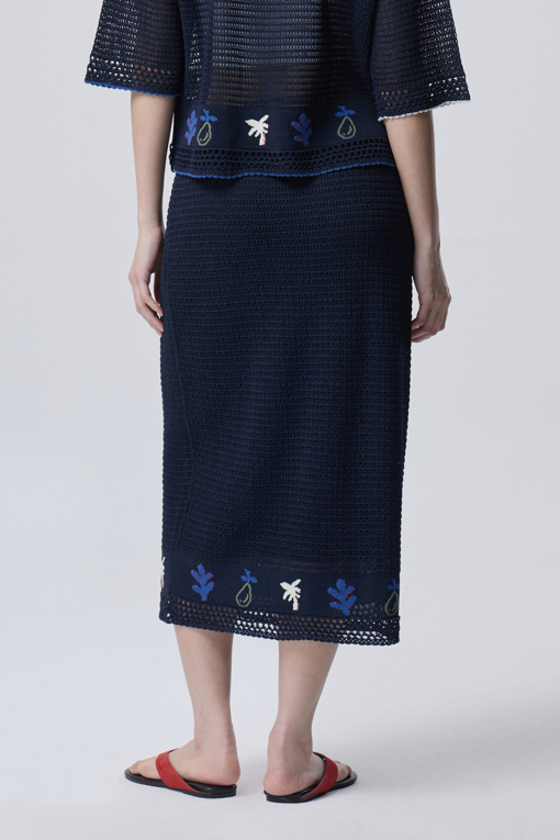 https://img.benettonmall.com/PARTS/KB/26S/BASK56631DN_MB_D1.jpg
