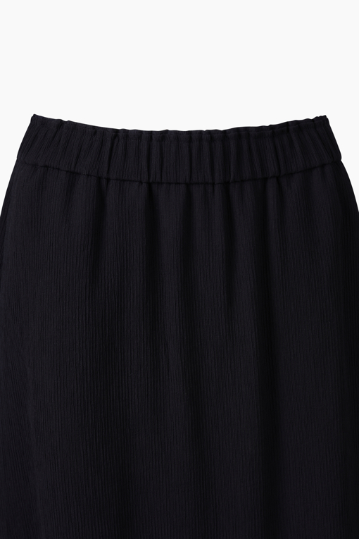https://img.benettonmall.com/PARTS/KB/26S/BASK58631BK_MB_D12.jpg