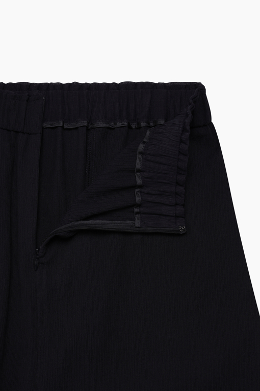 https://img.benettonmall.com/PARTS/KB/26S/BASK58631BK_MB_D15.jpg
