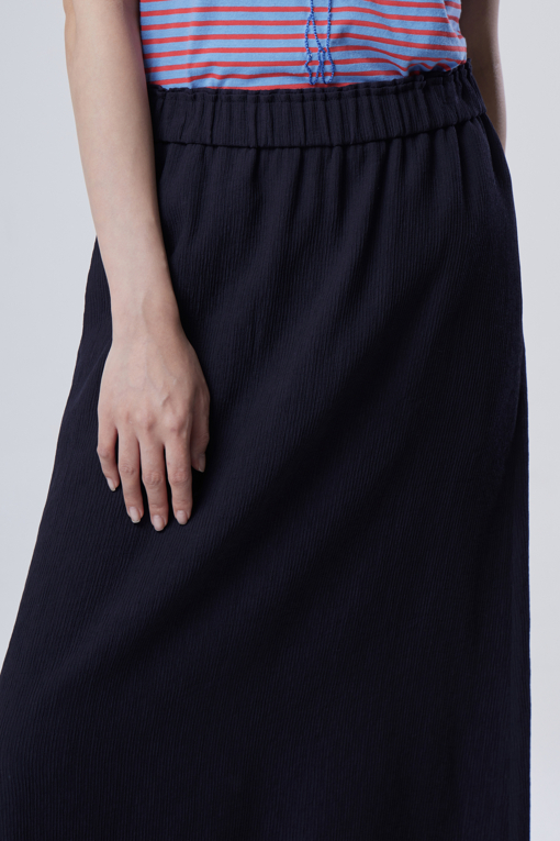 https://img.benettonmall.com/PARTS/KB/26S/BASK58631BK_MB_D2.jpg