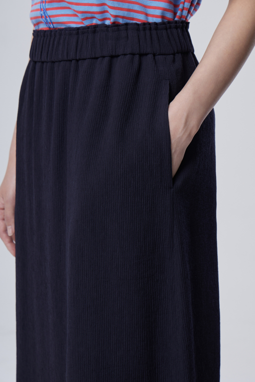 https://img.benettonmall.com/PARTS/KB/26S/BASK58631BK_MB_D3.jpg