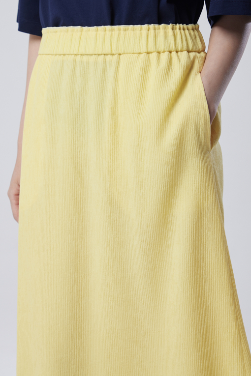 https://img.benettonmall.com/PARTS/KB/26S/BASK58631YE_MB_D2.jpg