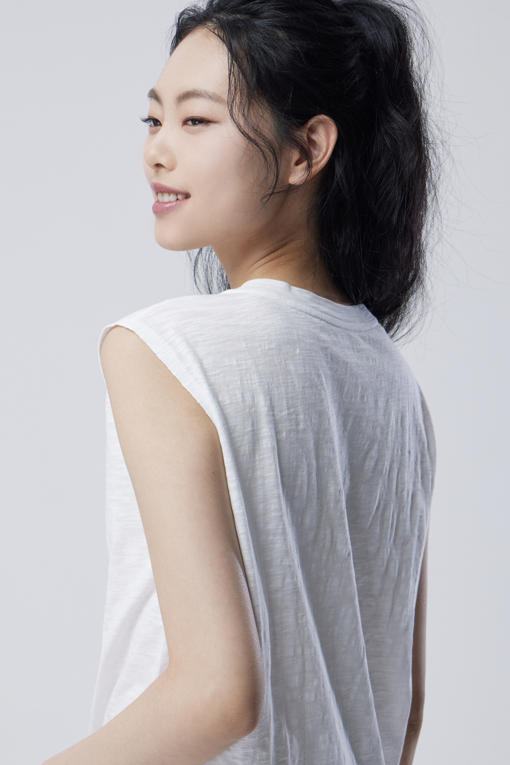 https://img.benettonmall.com/PARTS/KB/26S/BATSF6631WH_MB_D3.jpg