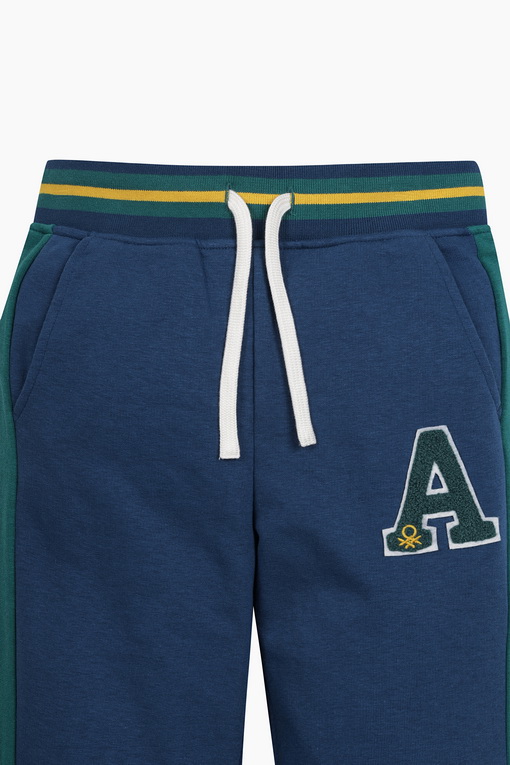 https://img.benettonmall.com/PARTS/KO/24F/32N4CF056BL_MB_D2.jpg
