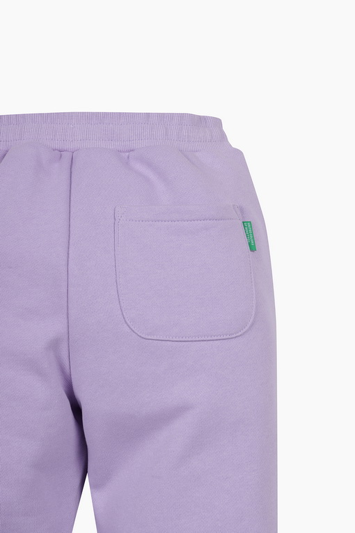https://img.benettonmall.com/PARTS/KO/24F/QATP04461LV_MB_D4.jpg