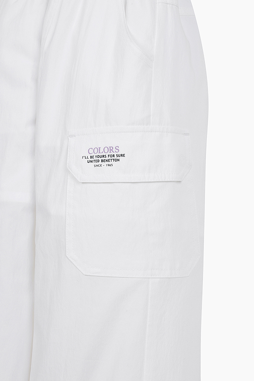 https://img.benettonmall.com/PARTS/KO/24S/QAPT04411WH_MB_D4.jpg