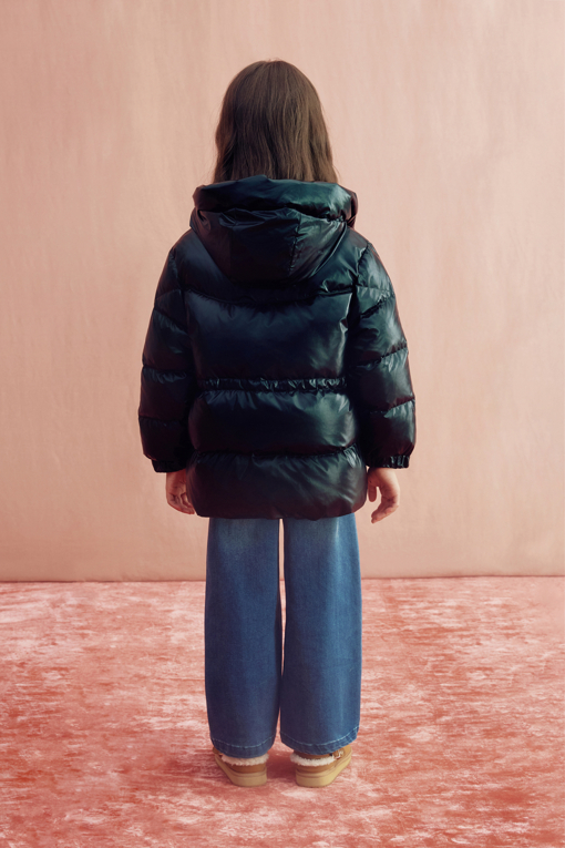 https://img.benettonmall.com/PARTS/KO/26F/QADJ01661BK_MB_L3.jpg?cb=1788777065
