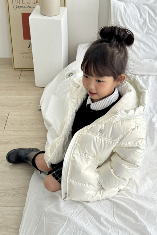 https://img.benettonmall.com/PARTS/KO/26F/QADJ01661IV_MB_E3.jpg?cb=1788777065
