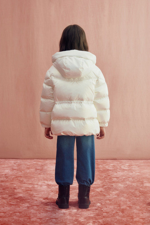 https://img.benettonmall.com/PARTS/KO/26F/QADJ01661IV_MB_L3.jpg?cb=1788777065