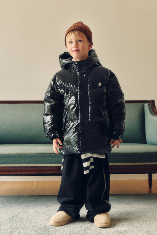 https://img.benettonmall.com/PARTS/KO/26F/QADJ02661BK_MB_D0.jpg