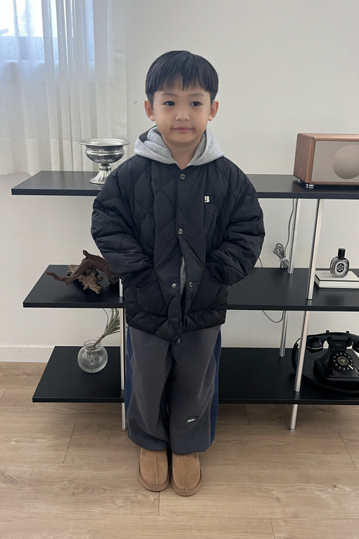 https://img.benettonmall.com/PARTS/KO/26F/QADJ04661BK_MB_E1.jpg?cb=1788777065