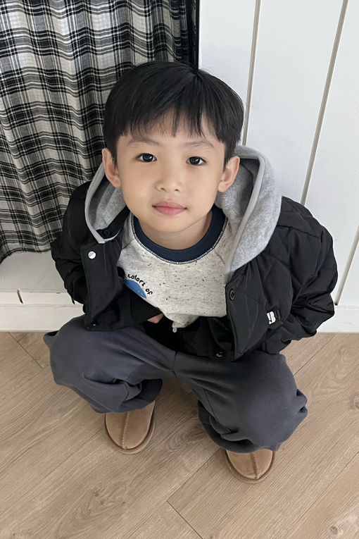 https://img.benettonmall.com/PARTS/KO/26F/QADJ04661BK_MB_E3.jpg?cb=1788777065