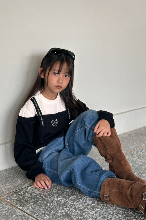 https://img.benettonmall.com/PARTS/KO/26F/QADP05641BL_MB_E2.jpg?cb=1788777065