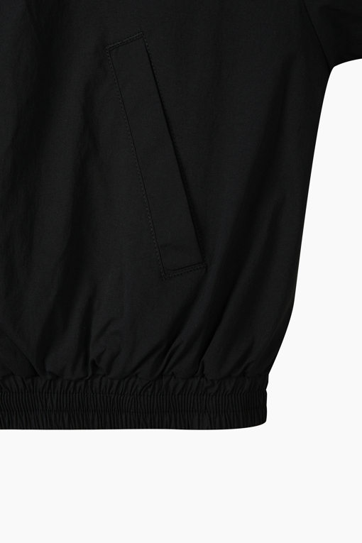 https://img.benettonmall.com/PARTS/KO/26F/QAJP01641BK_MB_D4.jpg