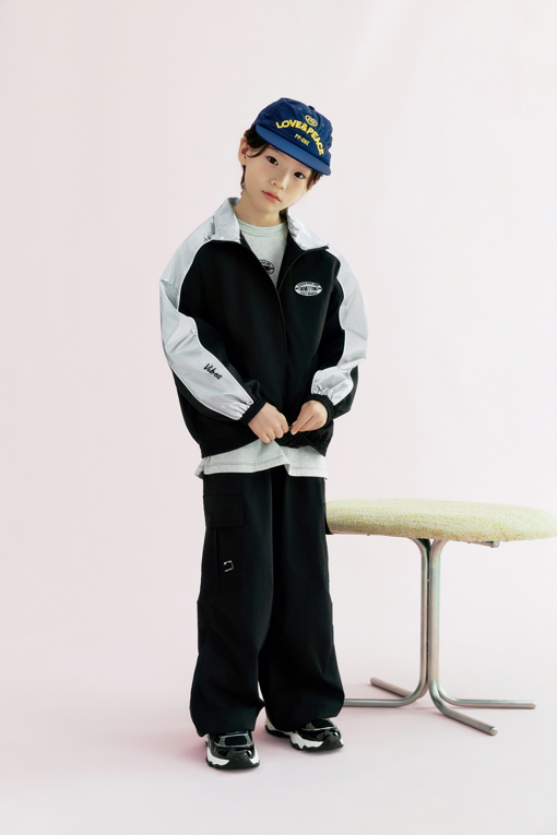 https://img.benettonmall.com/PARTS/KO/26F/QAJP01641BK_MB_L1.jpg?cb=1788777065