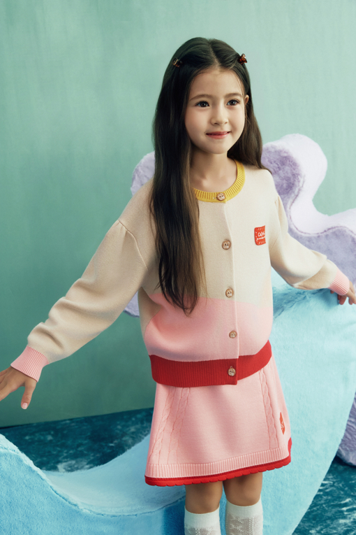 https://img.benettonmall.com/PARTS/KO/26F/QAKC01641PK_MB_L0.jpg?cb=1788777065