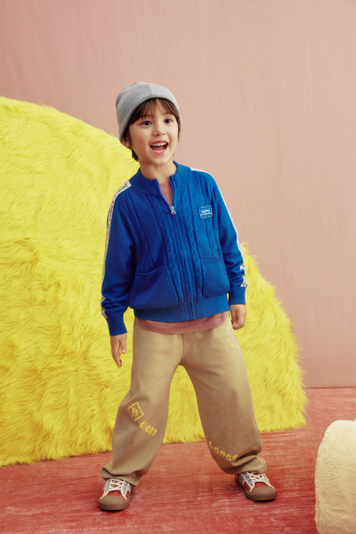 https://img.benettonmall.com/PARTS/KO/26F/QAKC03641BL_MB_L0.jpg?cb=1788777065