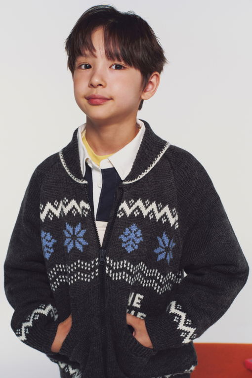 https://img.benettonmall.com/PARTS/KO/26F/QAKCG1661CG_MB_L1.jpg
