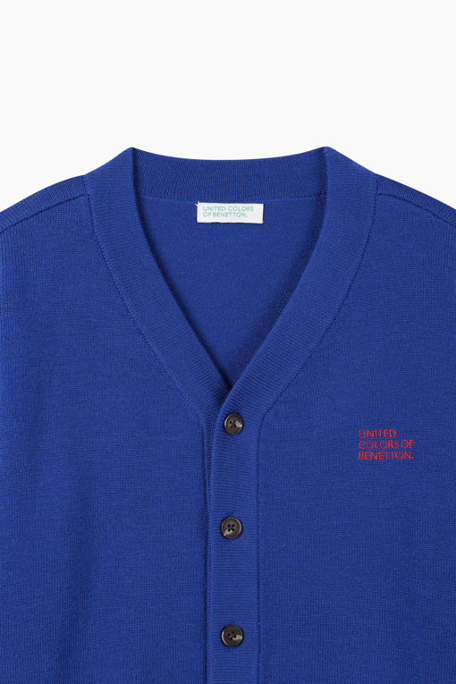 https://img.benettonmall.com/PARTS/KO/26F/QAKCG2661BL_MB_D2.jpg