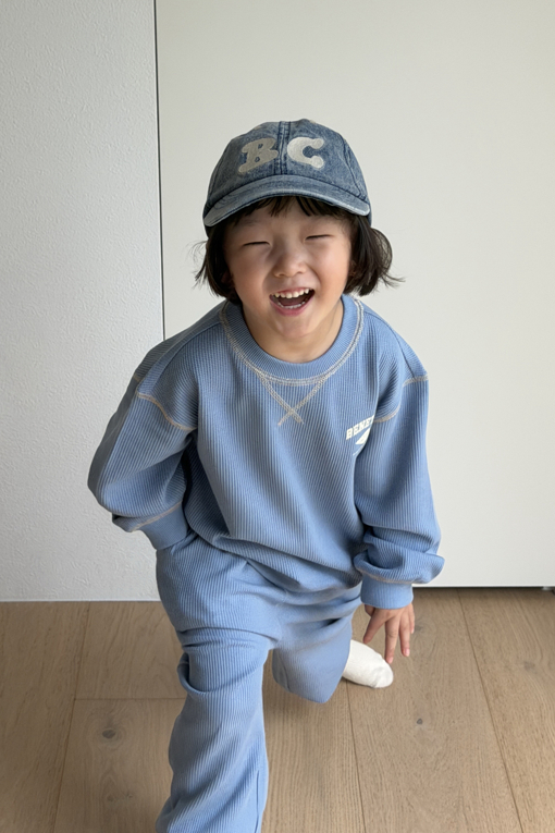 https://img.benettonmall.com/PARTS/KO/26F/QAMT02641DB_MB_E0.jpg?cb=1789657820