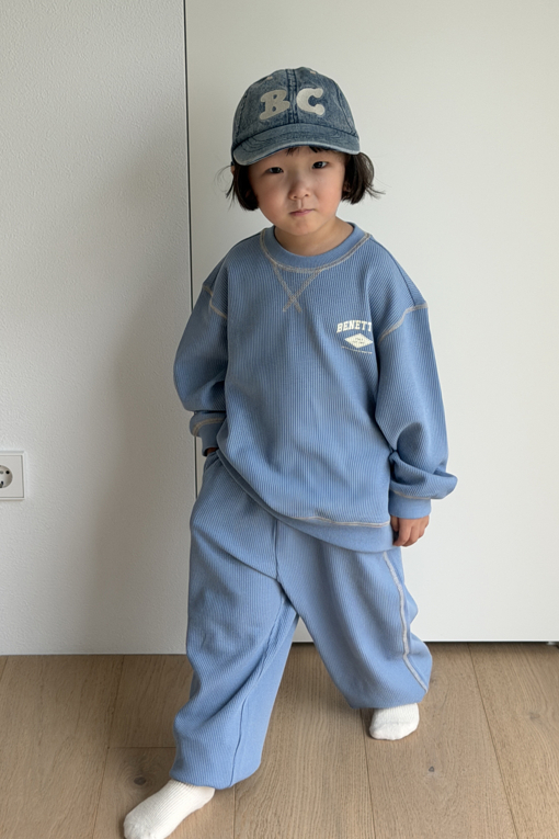 https://img.benettonmall.com/PARTS/KO/26F/QAMT02641DB_MB_E1.jpg?cb=1789657820