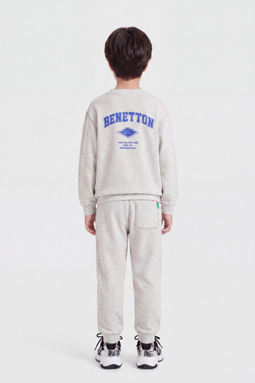 https://img.benettonmall.com/PARTS/KO/26F/QAMT02641MG_MB_D2.jpg