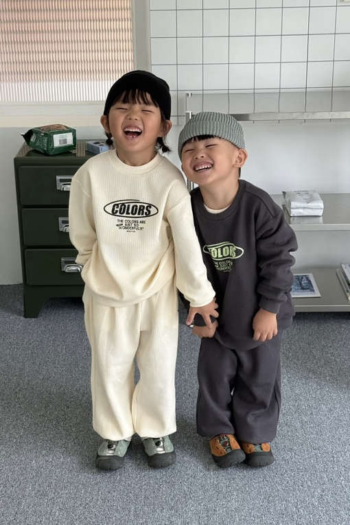 https://img.benettonmall.com/PARTS/KO/26F/QAMT05641CG_MB_E1.jpg?cb=1789473790