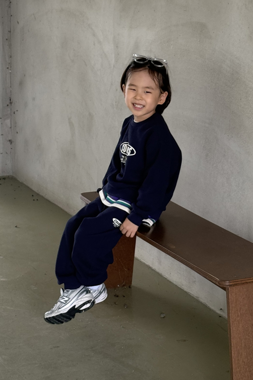 https://img.benettonmall.com/PARTS/KO/26F/QAMT05641NY_MB_E2.jpg?cb=1789473790