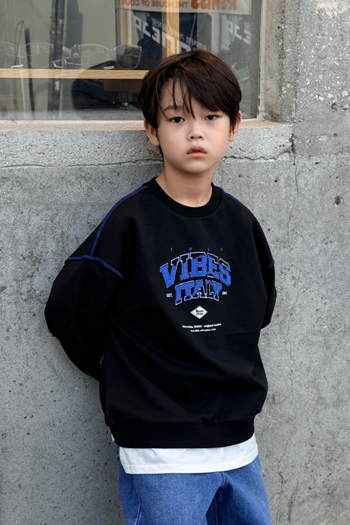 https://img.benettonmall.com/PARTS/KO/26F/QAMT11641BK_MB_E0.jpg?cb=1788777065