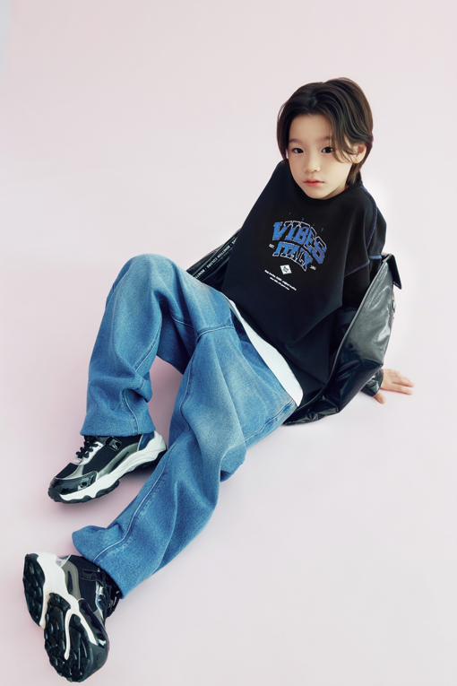 https://img.benettonmall.com/PARTS/KO/26F/QAMT11641BK_MB_L1.jpg?cb=1788777065