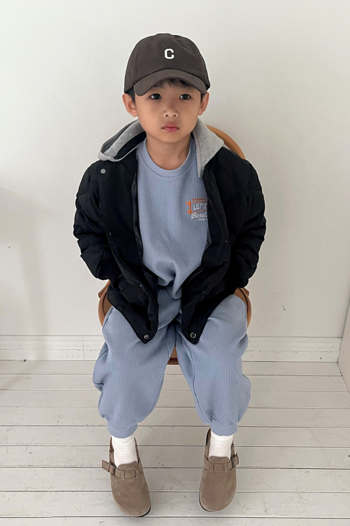https://img.benettonmall.com/PARTS/KO/26F/QAMT12661BL_MB_E1.jpg