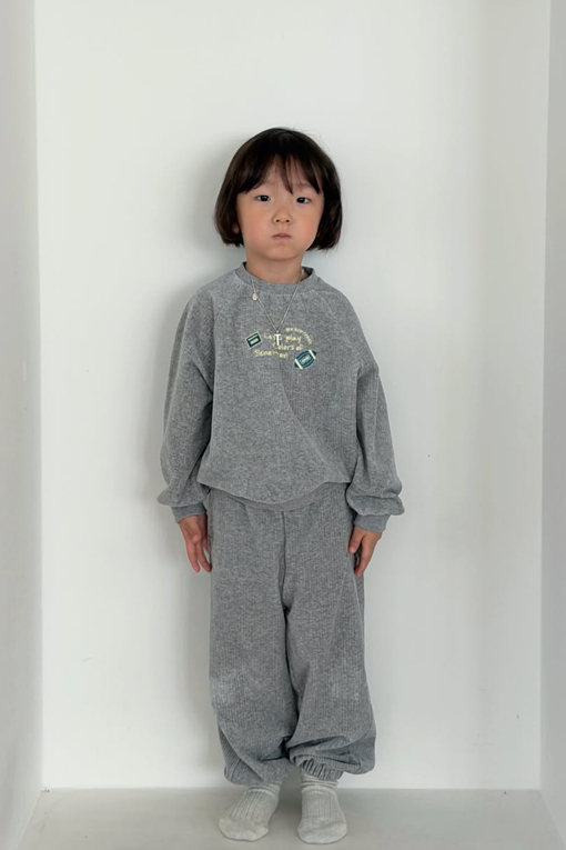 https://img.benettonmall.com/PARTS/KO/26F/QAMT13661MG_MB_E0.jpg