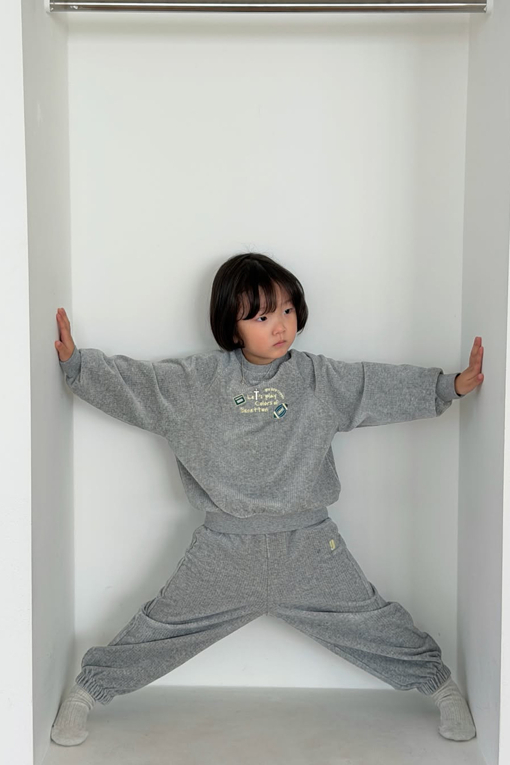 https://img.benettonmall.com/PARTS/KO/26F/QAMT13661MG_MB_E1.jpg