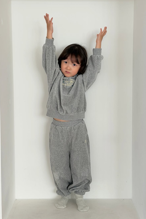 https://img.benettonmall.com/PARTS/KO/26F/QAMT13661MG_MB_E2.jpg