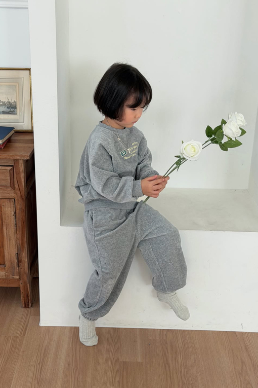 https://img.benettonmall.com/PARTS/KO/26F/QAMT13661MG_MB_E3.jpg