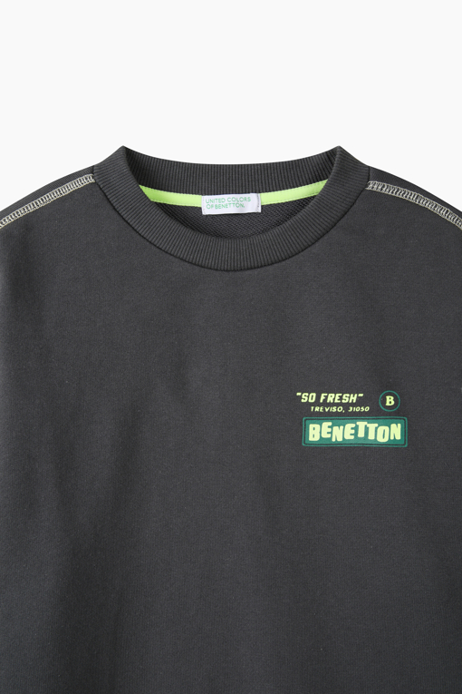 https://img.benettonmall.com/PARTS/KO/26F/QAMT15661CG_MB_D2.jpg