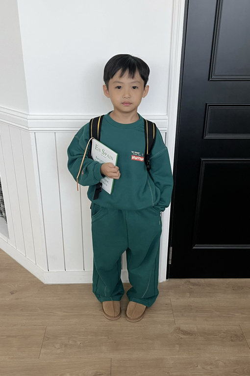 https://img.benettonmall.com/PARTS/KO/26F/QAMT15661GN_MB_E1.jpg