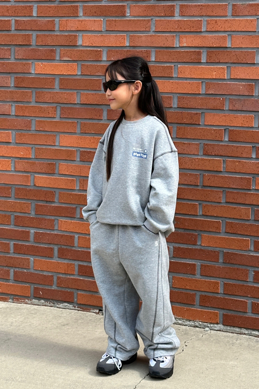 https://img.benettonmall.com/PARTS/KO/26F/QAMT15661MG_MB_E2.jpg