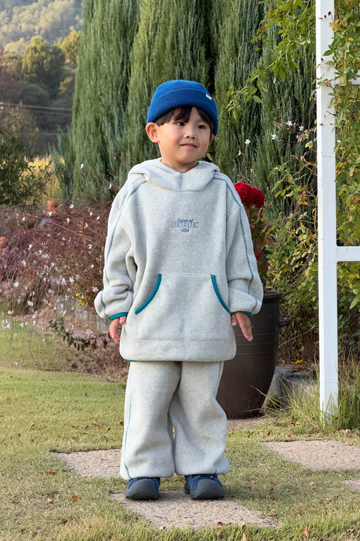 https://img.benettonmall.com/PARTS/KO/26F/QAMT16661OT_MB_E0.jpg
