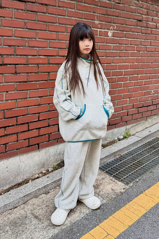 https://img.benettonmall.com/PARTS/KO/26F/QAMT16661OT_MB_E5.jpg